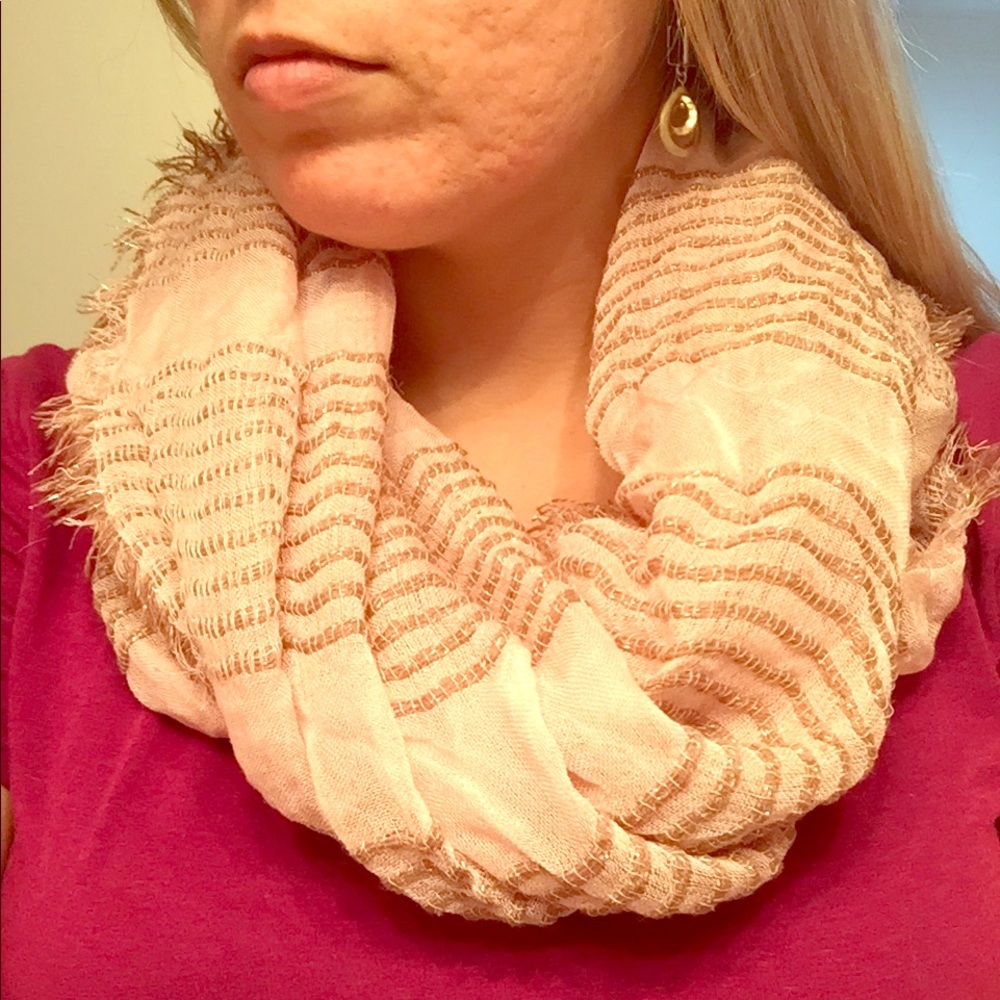 🖤Dusty Rose with Gold Detail Scarf
